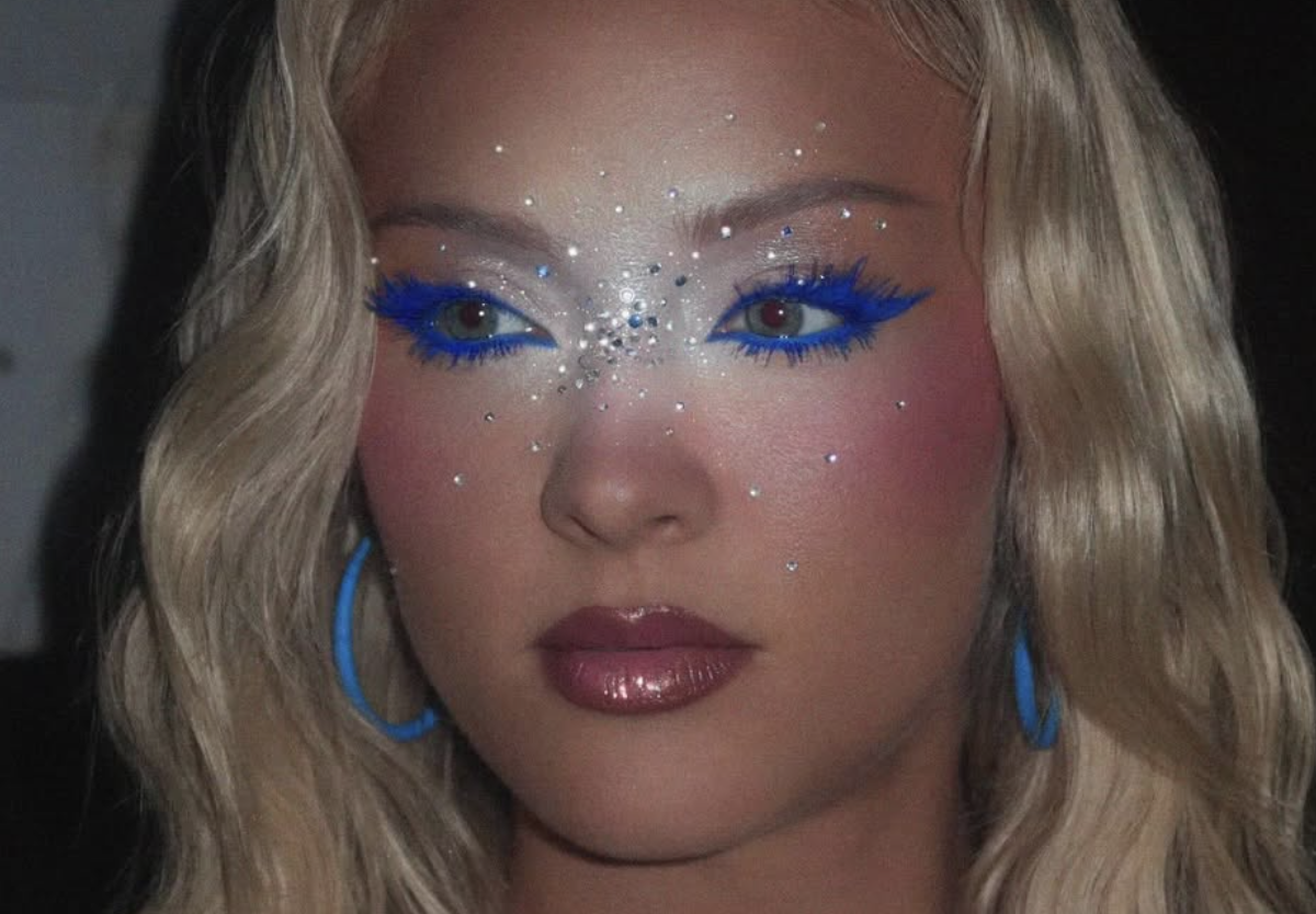 Blue Makeup Is Back: The Unexpected Beauty Trend Taking Over Summer 2026